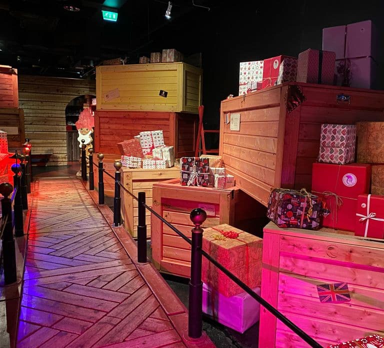 Rovaniemi: Santa Claus Village con paseo en trineo de huskies y renos