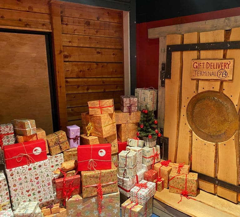 Rovaniemi: Santa Village & Santa Park Christmas Family Trip