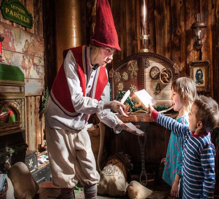 Rovaniemi: SantaPark and Santa Claus Village Day Tour
