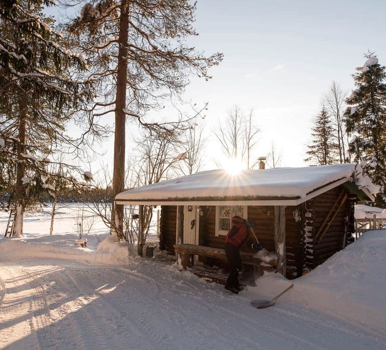 Rovaniemi: Sauna & Ice Swimming Tour with Dinner and Aurora