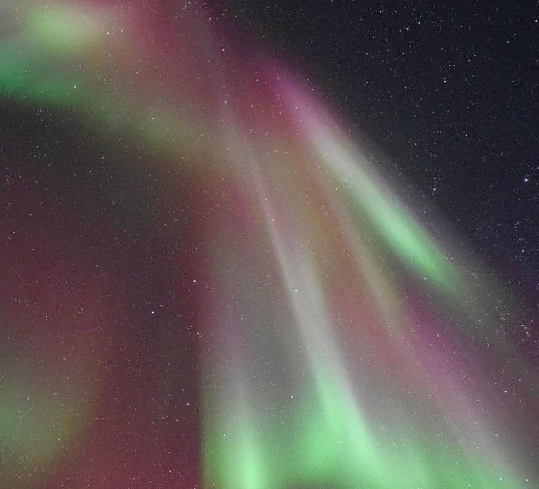 Saariselkä: Excursão de Caça à Aurora com Especialistas em Luzes do Norte