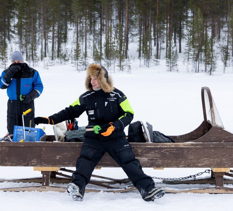 Saariselkä : Safari de pêche sur glace en motoneige