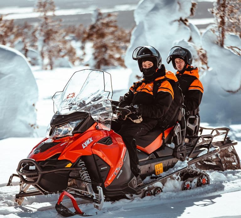Saariselkä: Einstündige Schneemobil-Safari