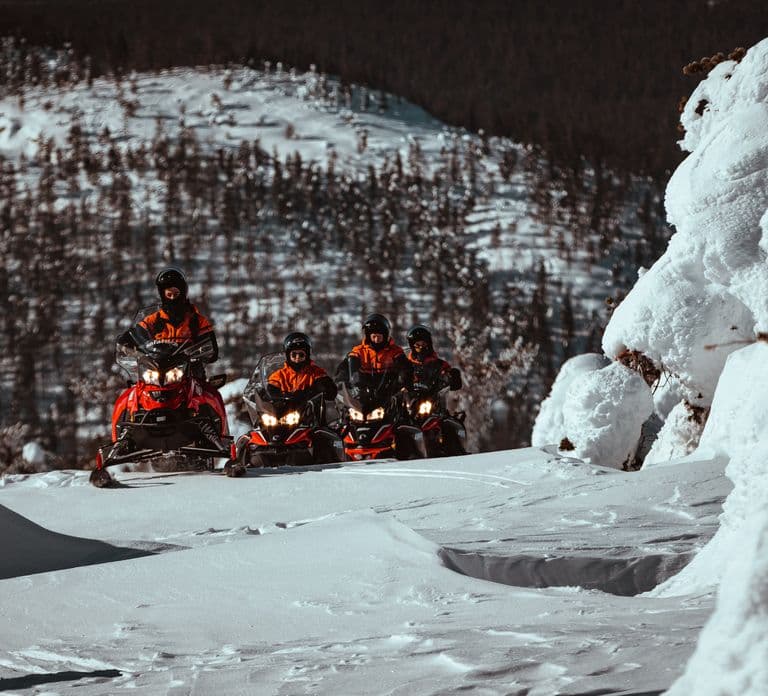 Saariselkä: Passeio de Snowmobile com Bebidas Quentes