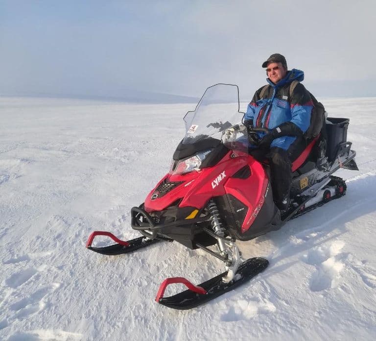 Saariselka: Safári de Snowmobile na Tundra com Churrasco