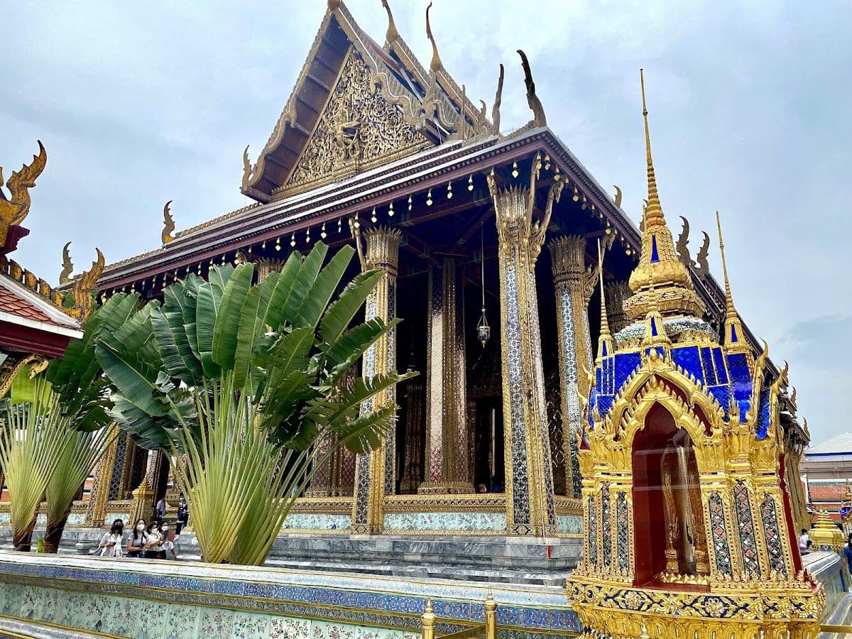 [JOIN TOUR] Guided tour in Grand palace & Emerald Buddha