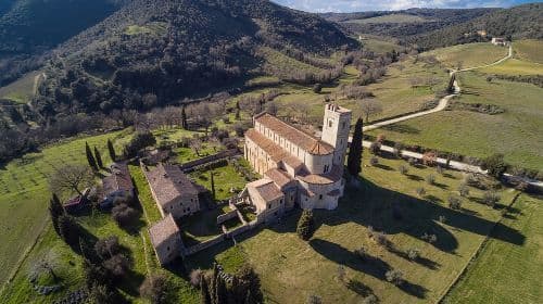 1-day tour of Val d'Orcia, Pienza, Montalcino, and Brunello Shrine with wine lunch in Italy Day Tours