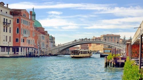 Grand Canal + Clock Tower + Ponte degli Scalzi + Ca' Pesaro International Gallery of Modern Art + San Lazzaro degli Armeni 프라이빗 투어 일일 투어