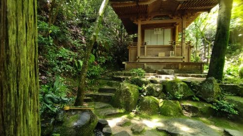 Hiroshima : visite guidée en vélo électrique du parc de la Paix, du château et du temple Mitaki