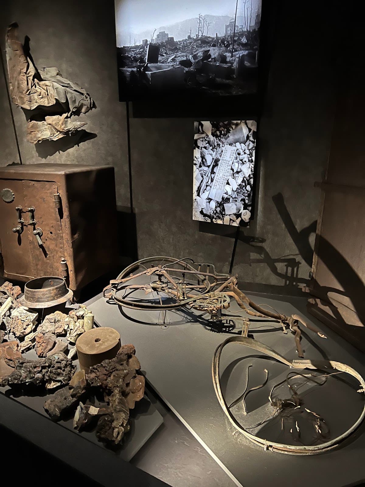 Hiroshima; Hiroshima Peace Memorial Museum and Castle Tour Day Tours