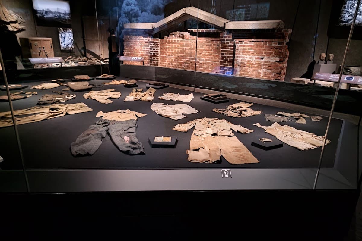 Hiroshima; Hiroshima Peace Memorial Museum and Castle Tour Day Tours
