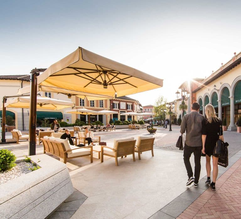 Milan: Serravalle Designer Outlet Roundtrip Bus Transfer