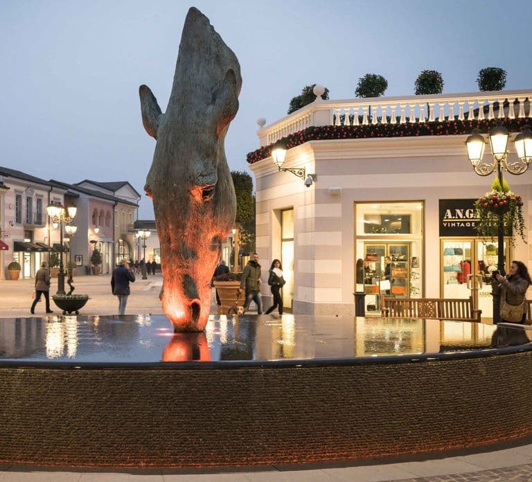 Milan: Serravalle Designer Outlet 왕복 버스 이동 서비스