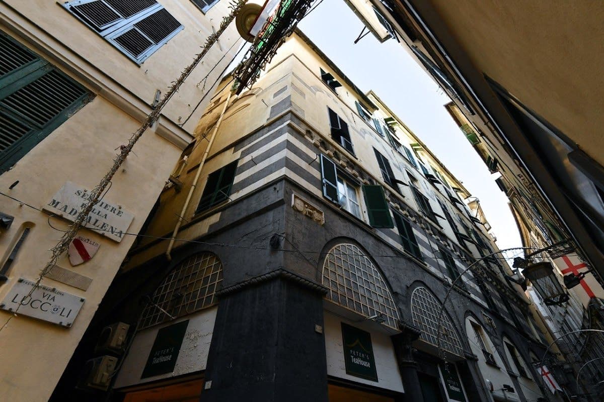 Old Town Genoa Walking Tour