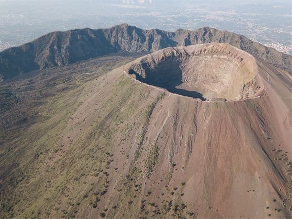 Pompeii and Mount Vesuvius Tour with Transportation