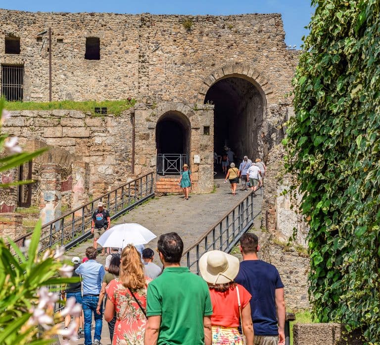 Pompeii: Small Group Tour with an Archaeologist
