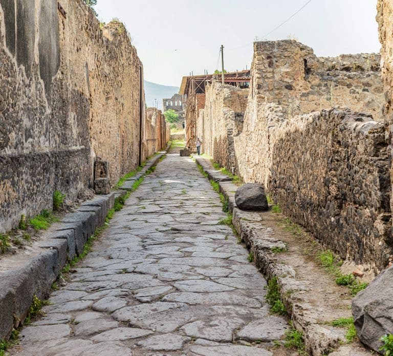 Pompeii: Small Group Tour with an Archaeologist