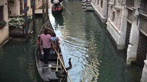 Giro romantico in gondola sul Canal Grande a Venezia, Italia [Audioguida multilingue in inglese/cinese/giapponese e altre] Pass di trasporto