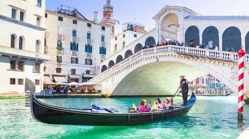 Romantic Venice: 30 Minute Gondola Ride with Serenade Day Tours