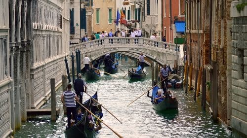 Romantic Venice: 30 Minute Gondola Ride with Serenade Day Tours