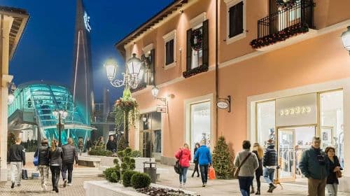 Transfer autobusowy w obie strony z Mediolanu do Serravalle Designer Outlet