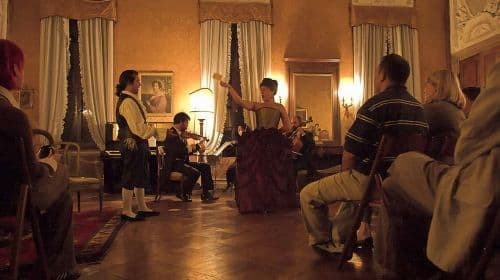 Venezia: Opera itinerante in un palazzo storico sul Canal Grande