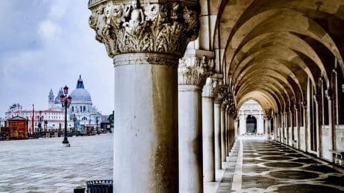Venice: Gondola Ride and Skip the Line Doge's Palace Tour