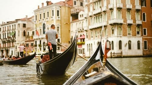 Venice: Gondola Ride under the Bridge of Sighs and Premium Audio Guide Day Tours