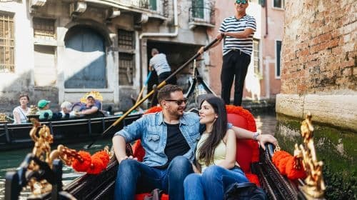 Venice: Grand Canal Gondola Ride with App Commentary Day Tours