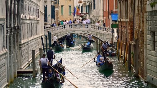 Venezia: Tour in Gondola Condivisa