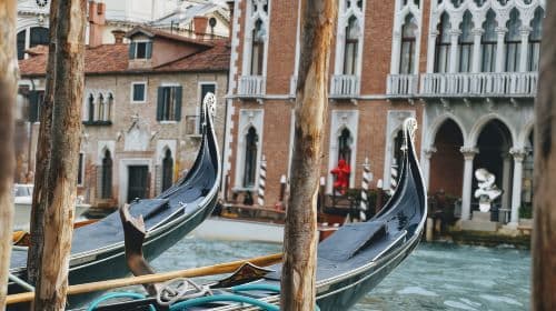Venezia: Tour in Gondola Condivisa