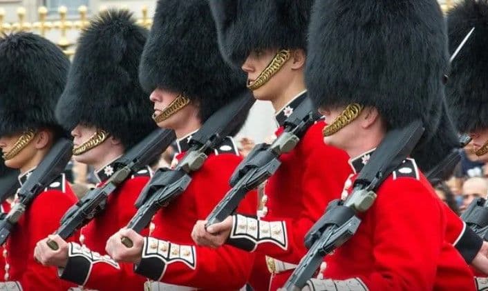 Changing of the Guard Guided Tour at Buckingham Palace