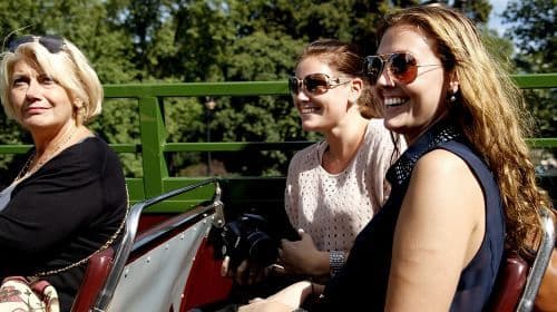 Tour in autobus vintage di Londra con crociera sul fiume Tamigi e pranzo opzionale