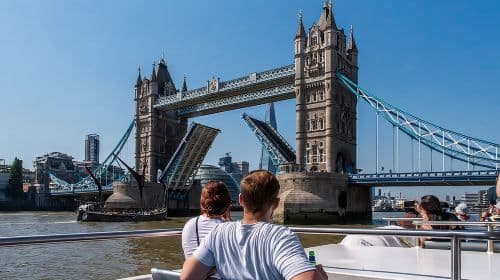 Tower Bridge River Sightseeing Cruise vanaf Westminster Day Tours