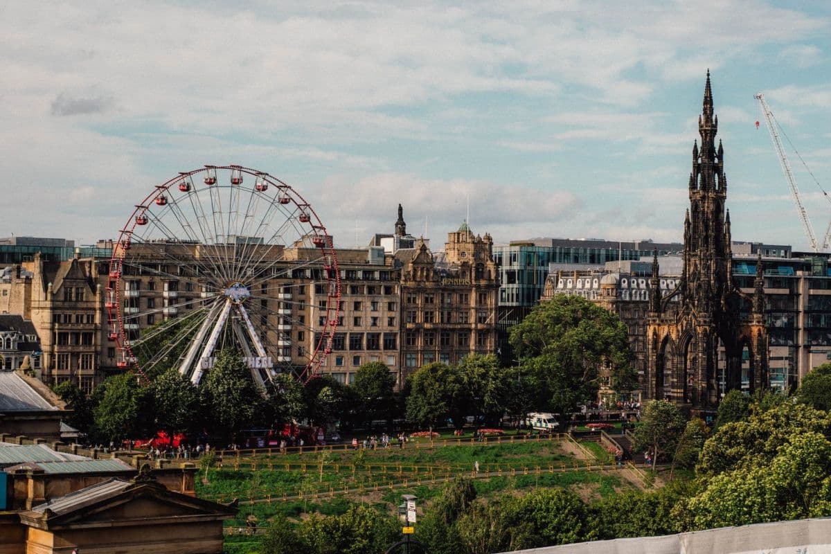 Welcome to Edinburgh Audio Guide: Discover It's History and Secrets