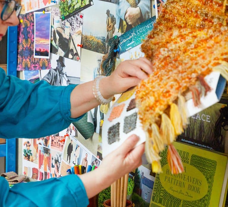 Co. Monaghan: Tour tessile Threads to Throw Colourful