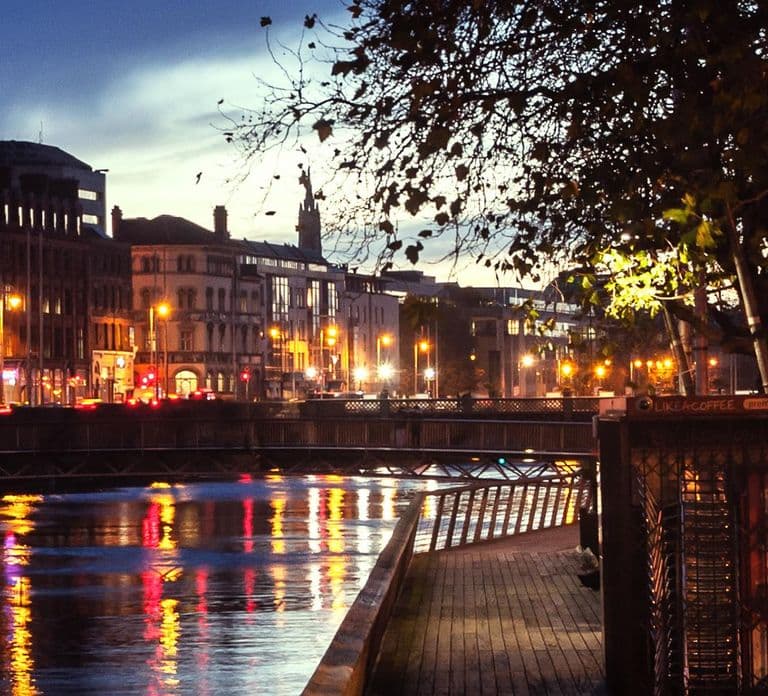 Dublin: Big Bus Panoramic Night Tour with Live Guide
