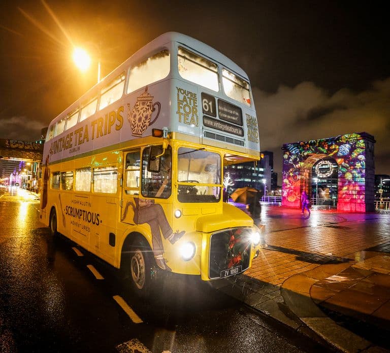 Dublín: Tour en autobús festivo de luces navideñas con té de la tarde