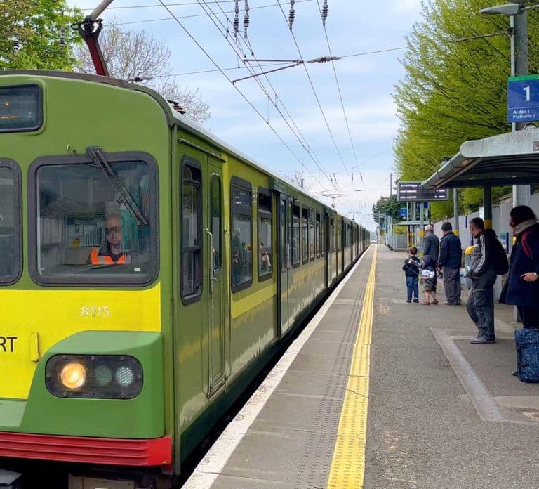 Dublino: Escursione in crociera, tour Hop-On Hop-Off e biglietto ferroviario