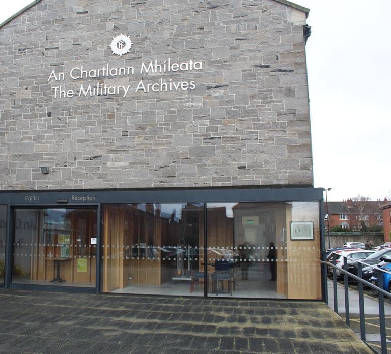 Dublin: História Sombria e Almoço. Tour Militar e de Assassinatos