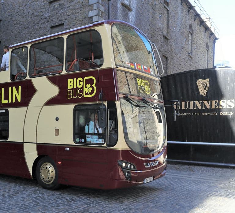 Dublino: Biglietto per la Guinness Storehouse e tour in autobus Hop-on Hop-off