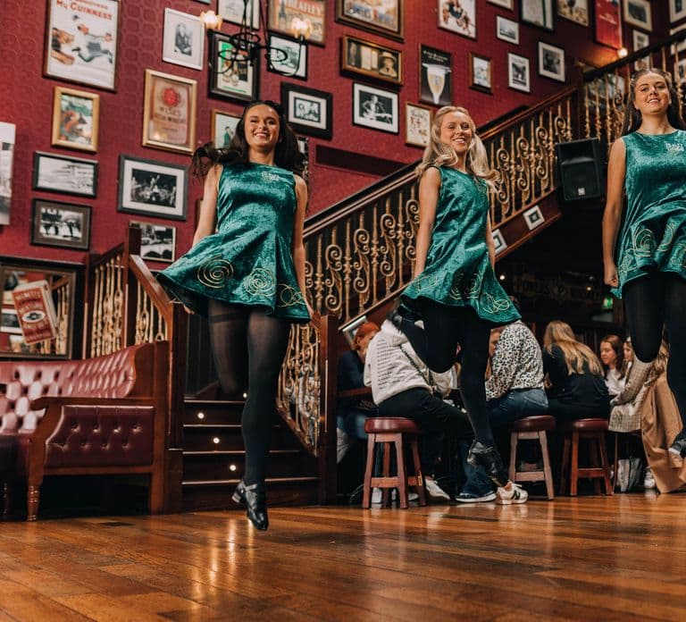 Dublín: Espectáculo de música y danza irlandesa con clase de baile