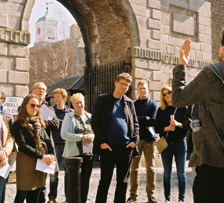 Dublin: Irish Music Walking Tour with Live Performance