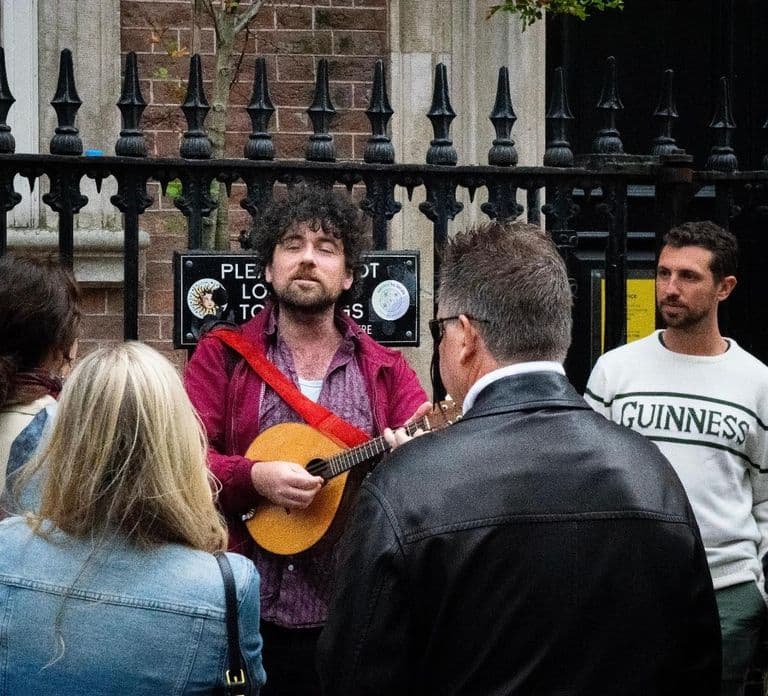 Dublin: Irish Music Walking Tour with Live Performance