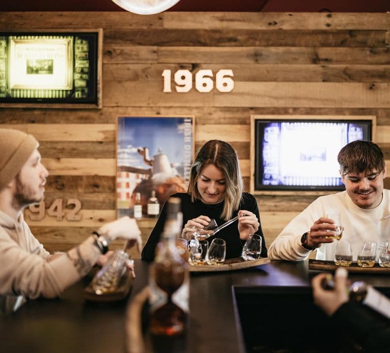 Dublin: Irish Whiskey Museum Blending Tour with Tastings
