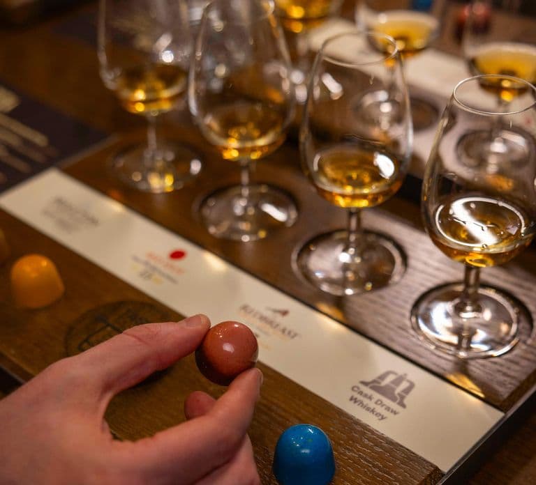 Dublino: Corso di degustazione di whiskey e cioccolato alla Jameson Distillery