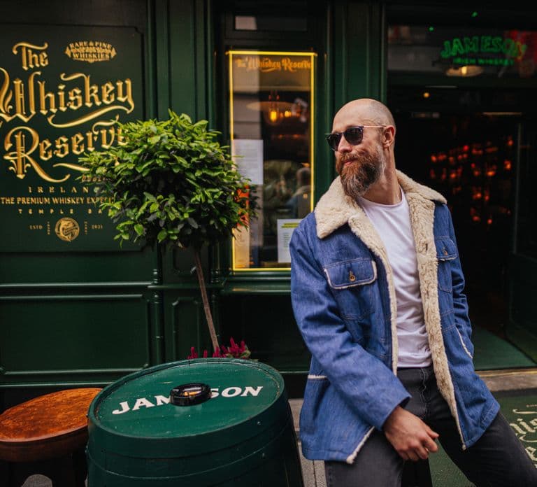 Dublin: Pints & Portraits Irish Pub Photoshoot Experience