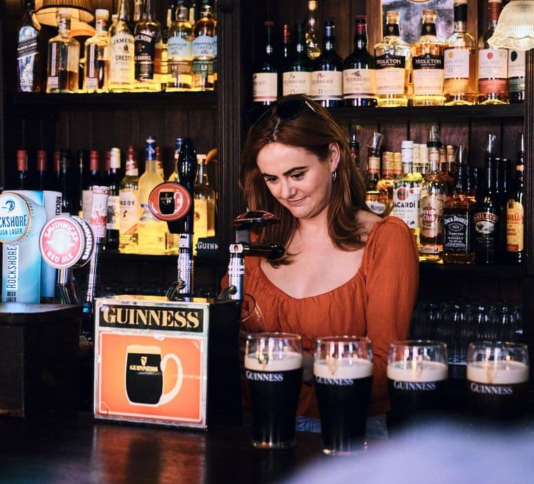 Dublin: Pub Tour. Nalewanie idealnego Guinnessa, whiskey i muzyka