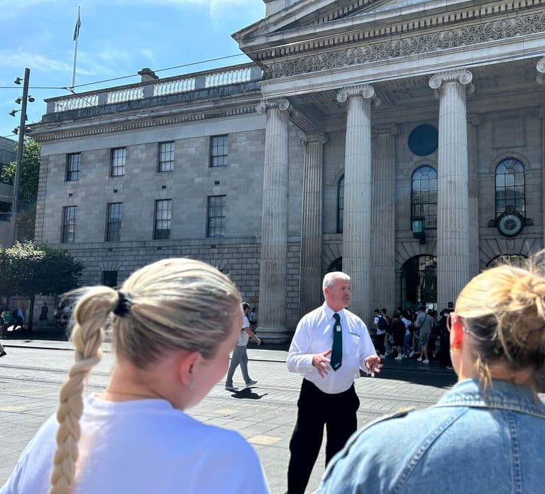 Dublín: Tour a pie por la historia y los lugares destacados con un guía local
