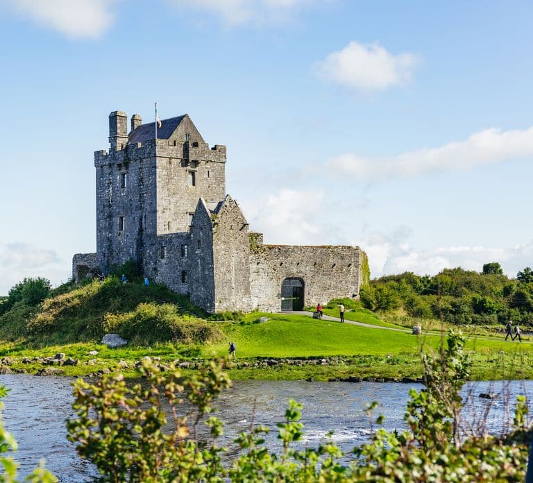 Partindo de Galway: Excursão Guiada de Dia Inteiro aos Cliffs of Moher e Burren